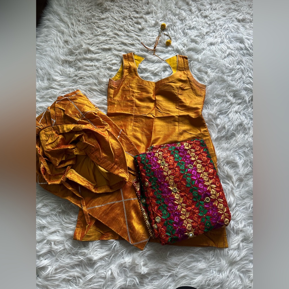 Indian Punjabi Patiala Salwaar Suit!